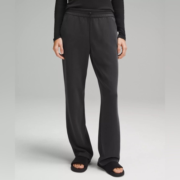 Lululemon Softstreme High-Rise Wide Leg Pants - Regular in Black | Size 10 - Picture 5 of 15